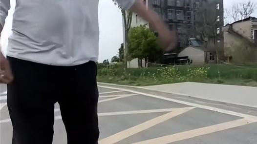 小民违建立刻拆，襄阳123大厦千平大楼无人管，实在太讽刺