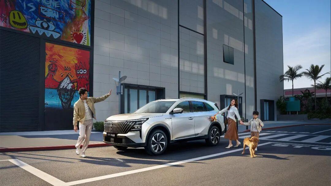 白描｜蓝鲸的另一种游法