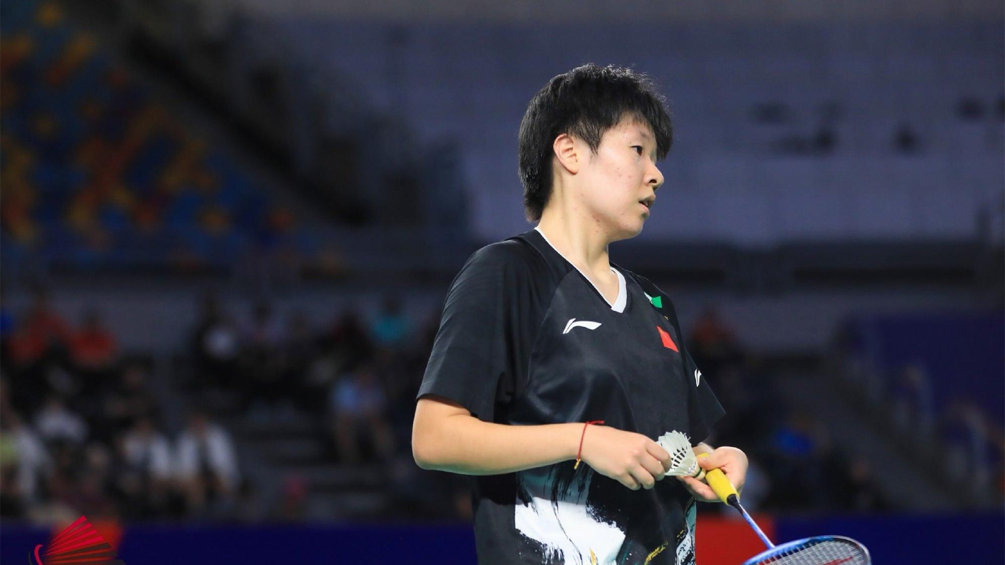 2-1逆转夺冠！中国女羽17岁新星崛起：独苗力挫日本悍将，偶像陈雨菲