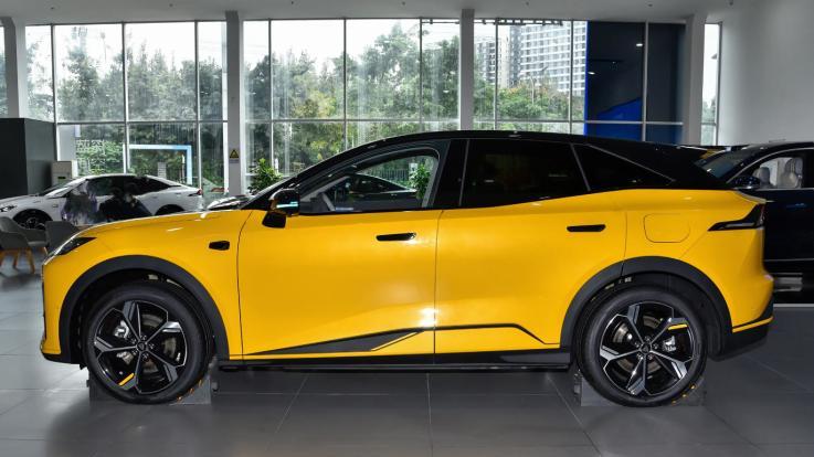 15万级“华为智驾SUV”怎么选？深蓝S07增程版对比，这么选不会错