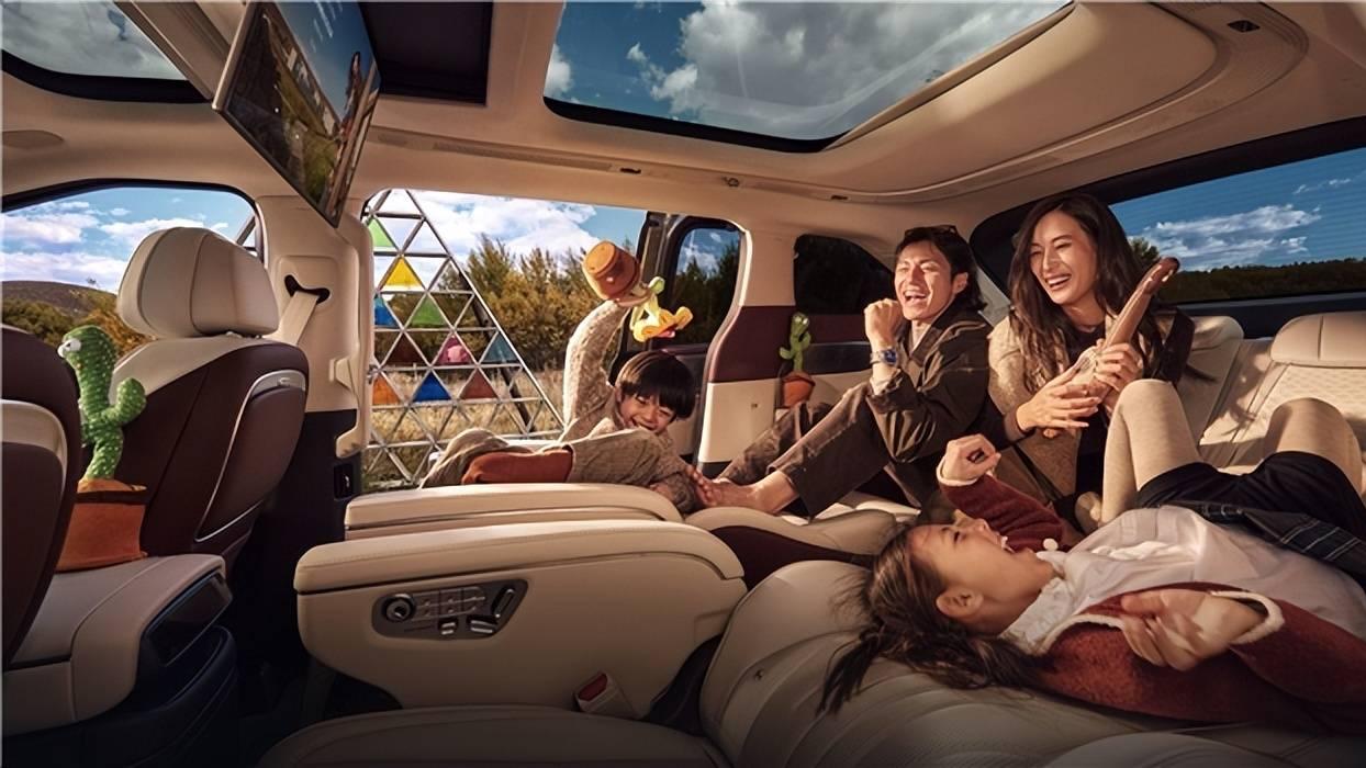 焕新极氪009 VS 26款小鹏X9内饰，谁赢了？