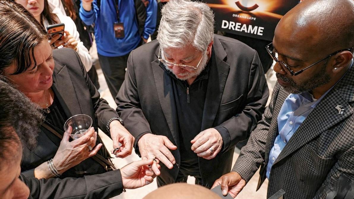 追觅AI智能戒指亮相硅谷——硬核技术引领下一代智能穿戴，一戒“戴”领生活新方式！