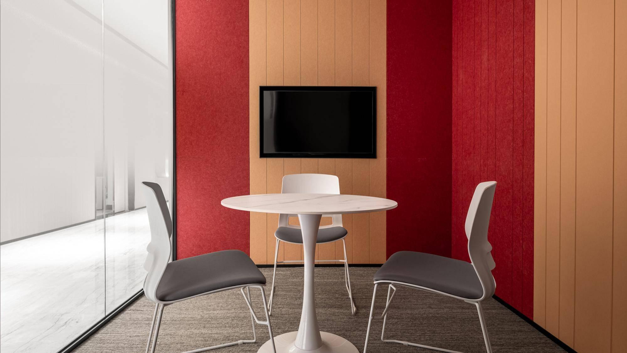 开放通透+玻璃隔断：办公室动线这样设计，沟通协作不绕路