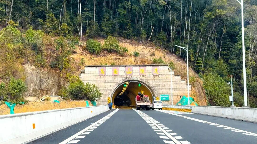 政和杨源至永定高速公路德化段正式通车