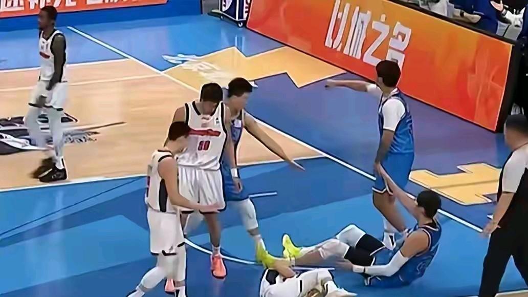 上面推下面绊，这还不是故意的什么是故意