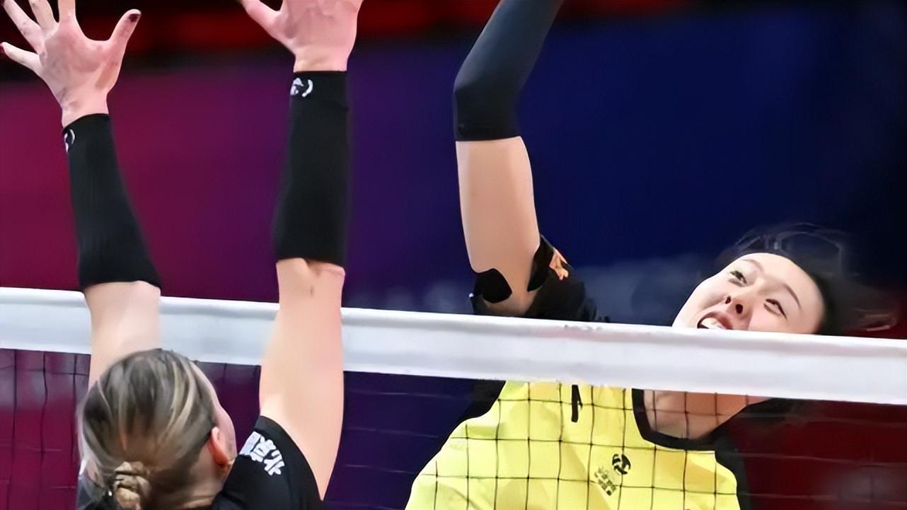 惨遭逆转！山东女排1比3负上海，失误频频，小将得到锻炼，难敌对方多点开花