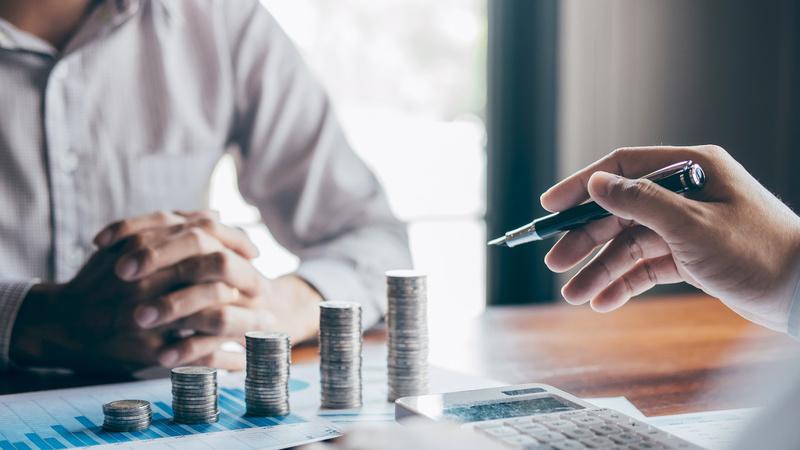 多重因素助推行业热潮！多家上市公司竞相扩建磷酸铁锂产能