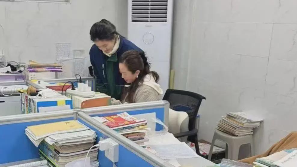 信阳市第六高中易涵：三尺讲台映丹心 一位历史老师的坚守