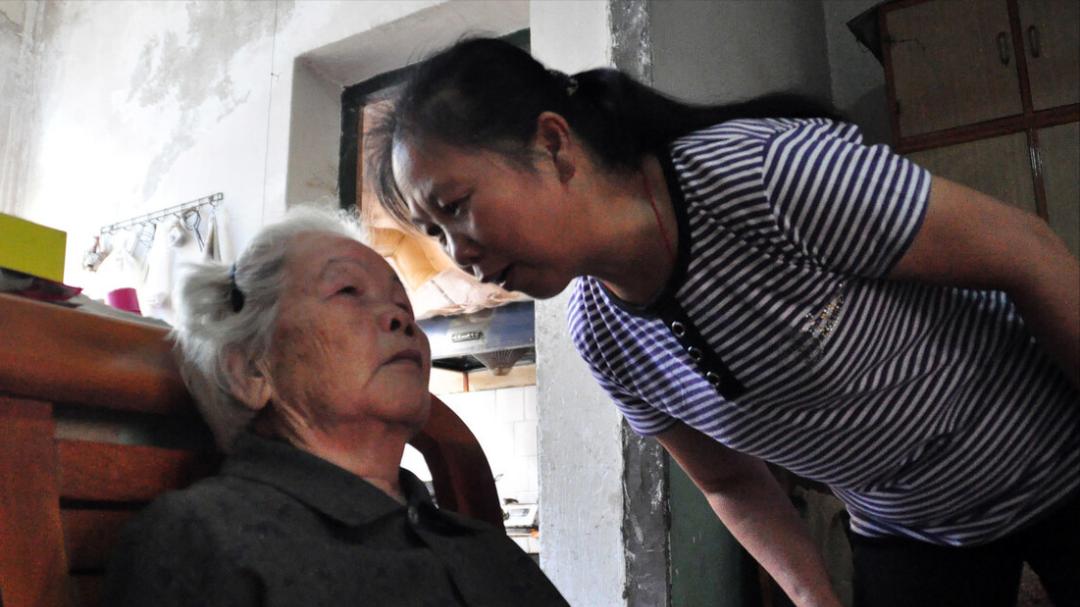 74岁的我，换了四个保姆才发现：保姆太年轻的没用，年长一点的才靠谱