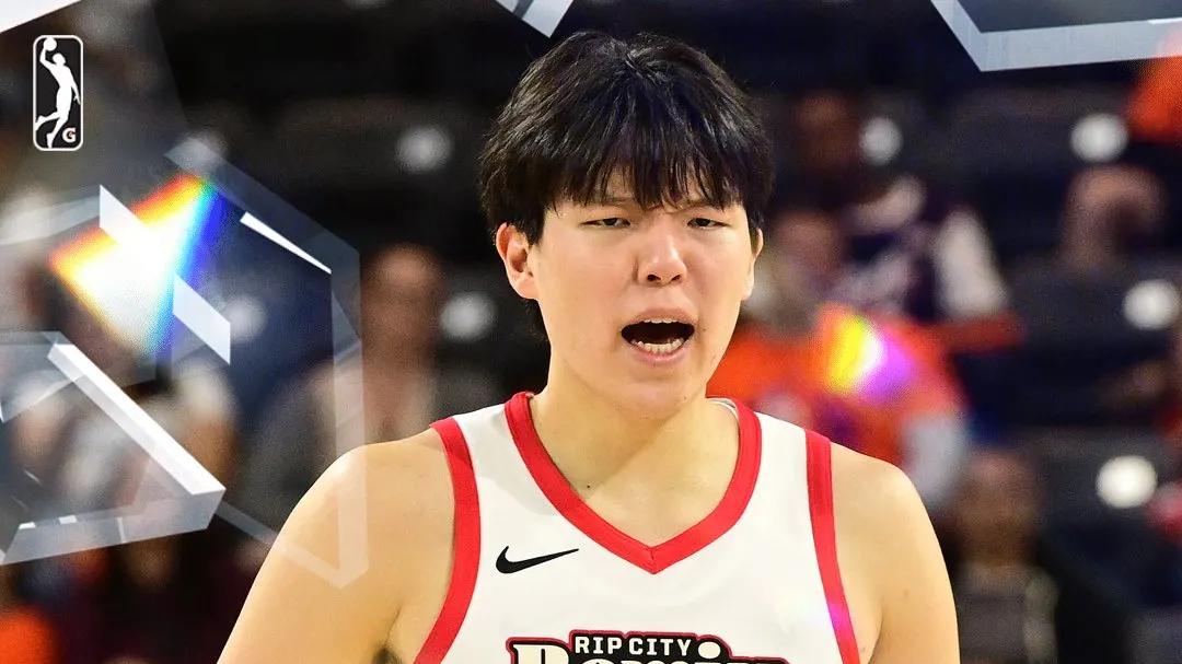 嚯！杨瀚森14+17板！50%！我好像真的看到未来了