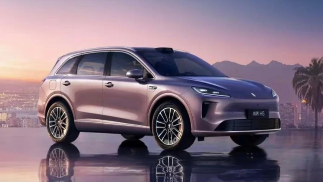 连张海报图东风日产都要抄袭？