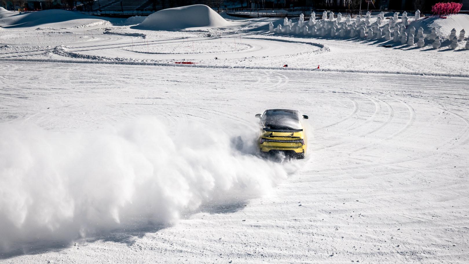 冰封路面从容应对，领克03家族凭实力封神