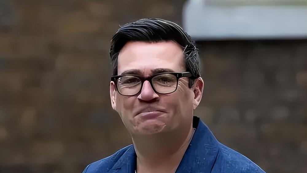 英国政坛大换血！新首相正式敲定，十年迎来第七任首相。