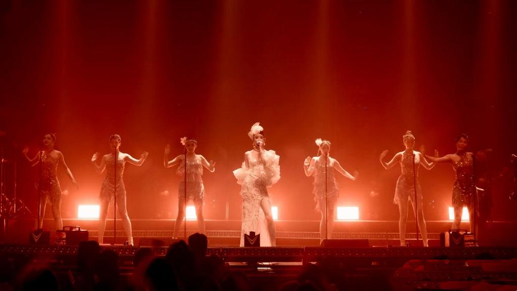 如果说杭州的白天属于山水诗画，那么夜里呢？