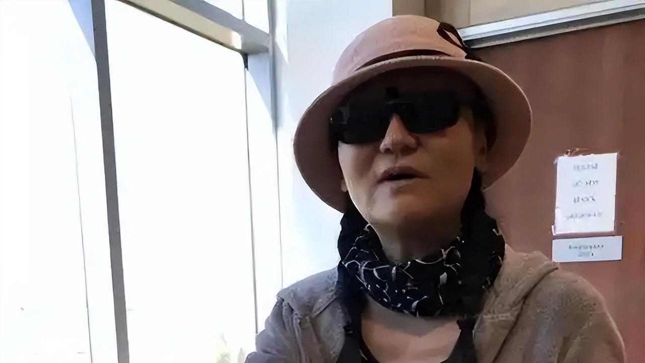 最惨央视女主持曹晴，远嫁美国富商被折磨，饿到皮包骨也绝不离婚