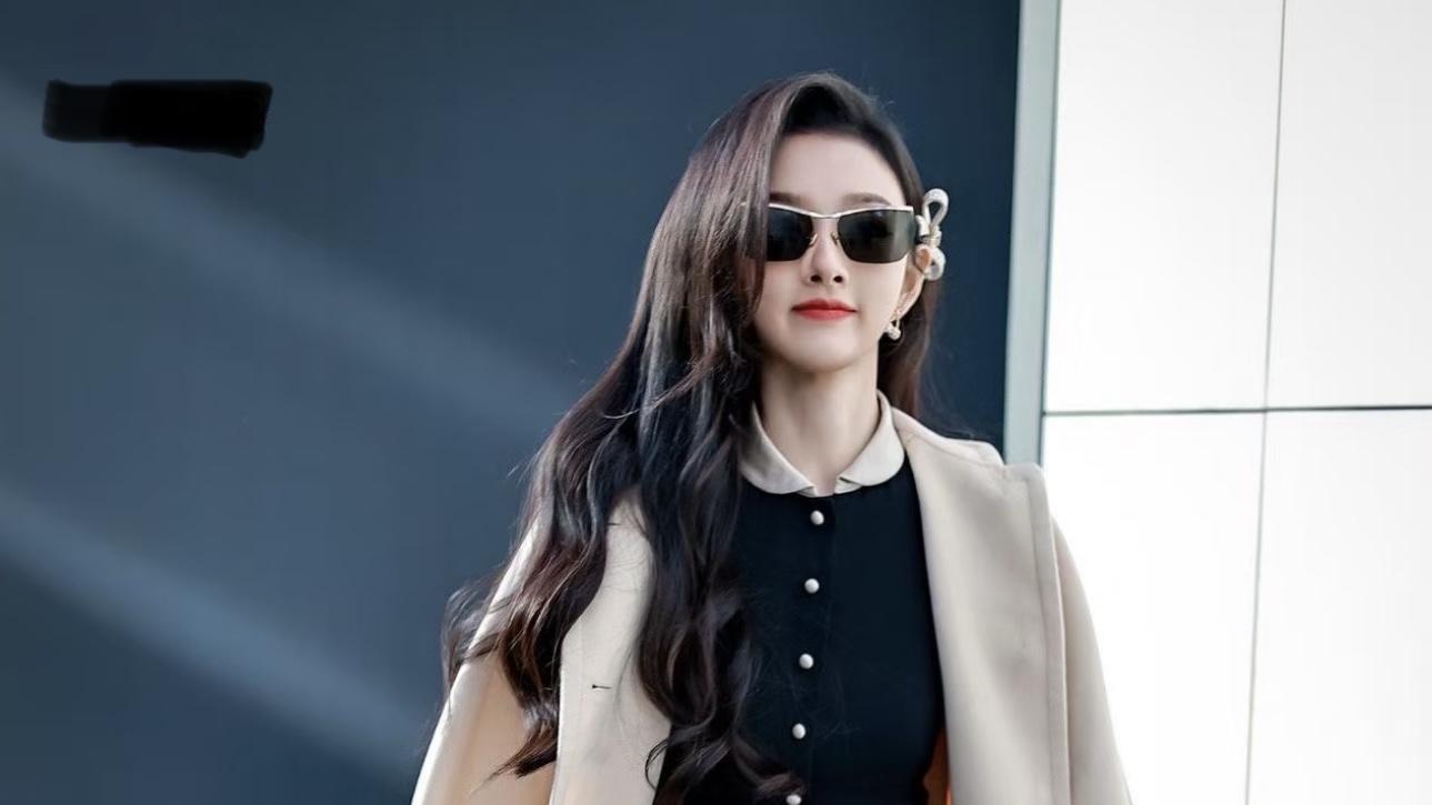 大小姐驾到！宋祖儿演绎千金少女风穿搭，又娇又贵气