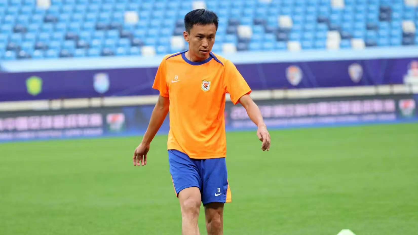 不退役！泰山B队冲甲迎定海神针，创泰山纪录；泰山功勋或踢中乙