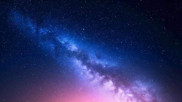 抬头望向满天星斗