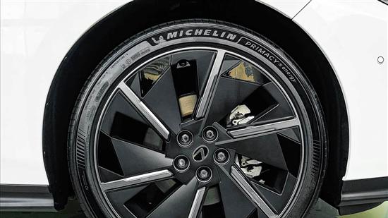 未来将国产 全新雷克萨斯ES实车亮相