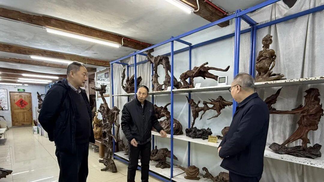 跨界聚势共筑匠心：孙世泓、姜千亮一行走进吴德义浪木艺术馆 共探民族文化传承新路径