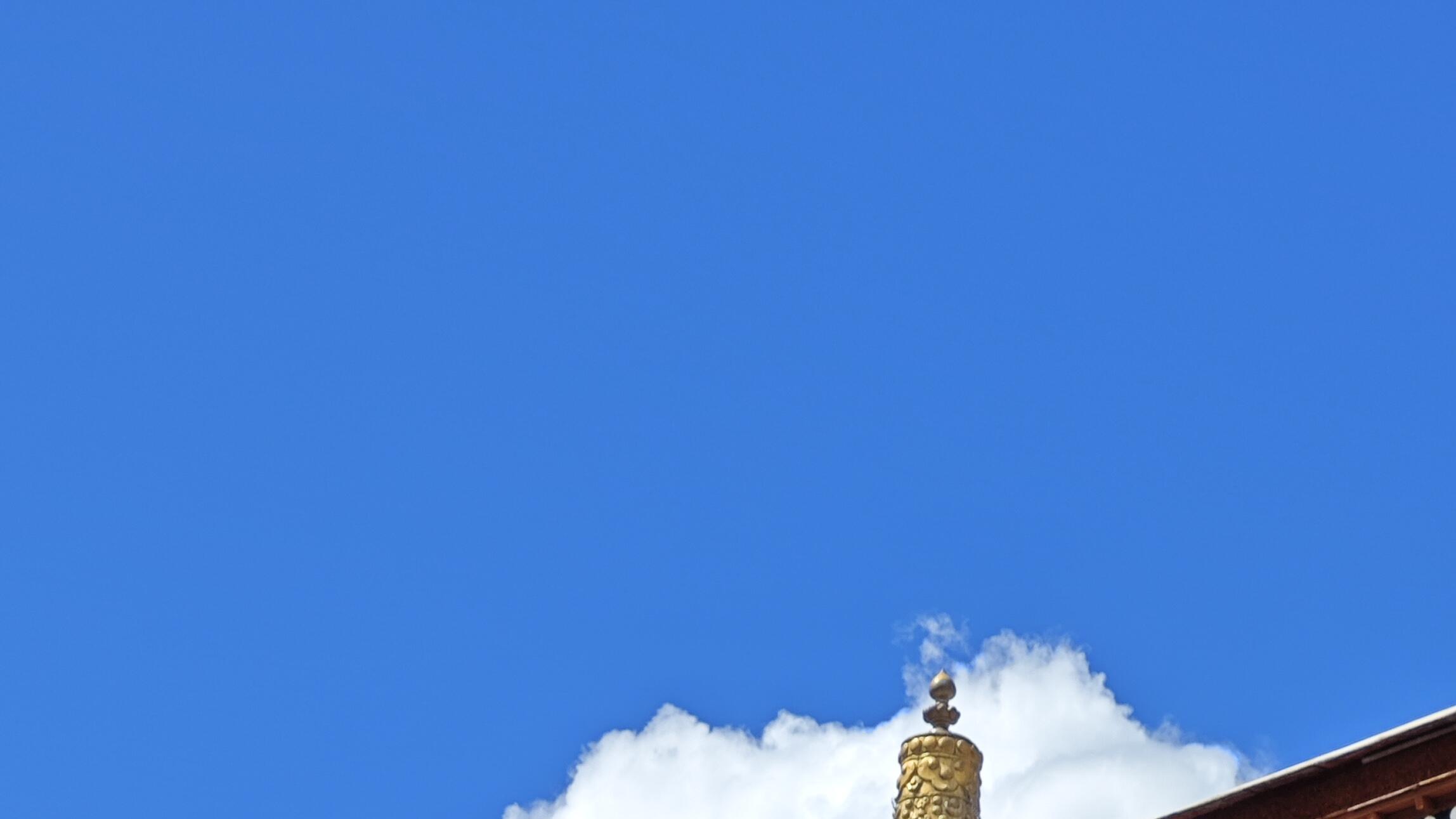 西藏最特别的花教祖寺，藏在一片灰白土地里