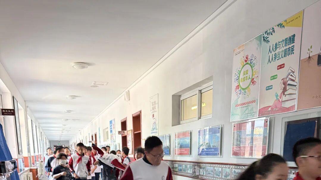 北京市古城中学开展 5・12 防灾减灾应急疏散演练