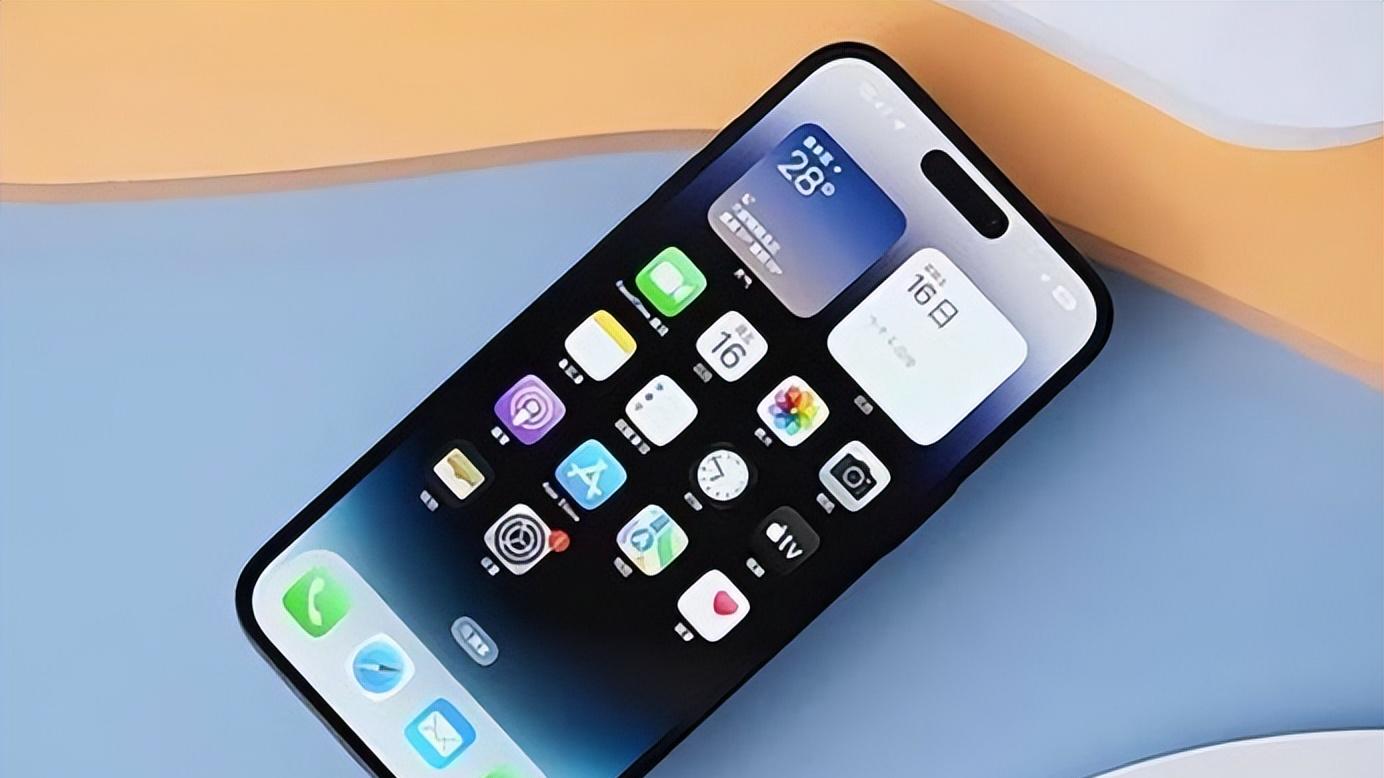 iPhone 15价格“雪崩”：苹果的妥协、市场的洗牌与消费者的狂欢
