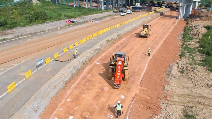 高速公路改扩建路基拼宽施工技术研究