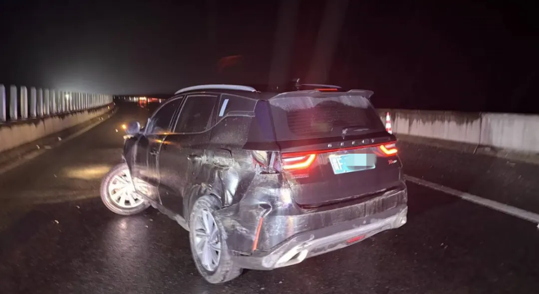 【五大曝光】疲劳驾驶很危险，“打盹”瞬间酿事故