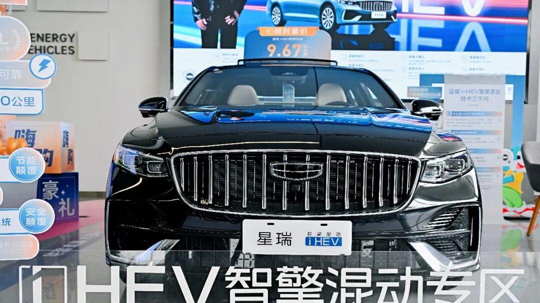 “油混≠妥协：一台家用SUV加一台入门家轿，吉利的‘不插电’组合拳打在哪？