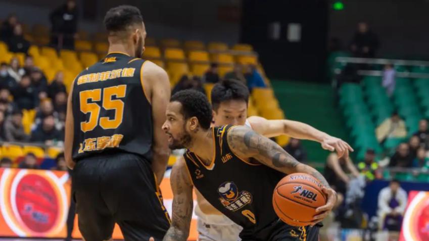 绝杀定局+三连胜！山东蜜獾连斩杭州、长沙、江西，主场91: 88险胜江西燃爆全场！