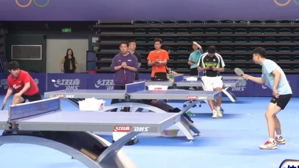 马龙许昕助阵，手把手传授林诗栋梁靖崑，国乒男团争冠信心大增
