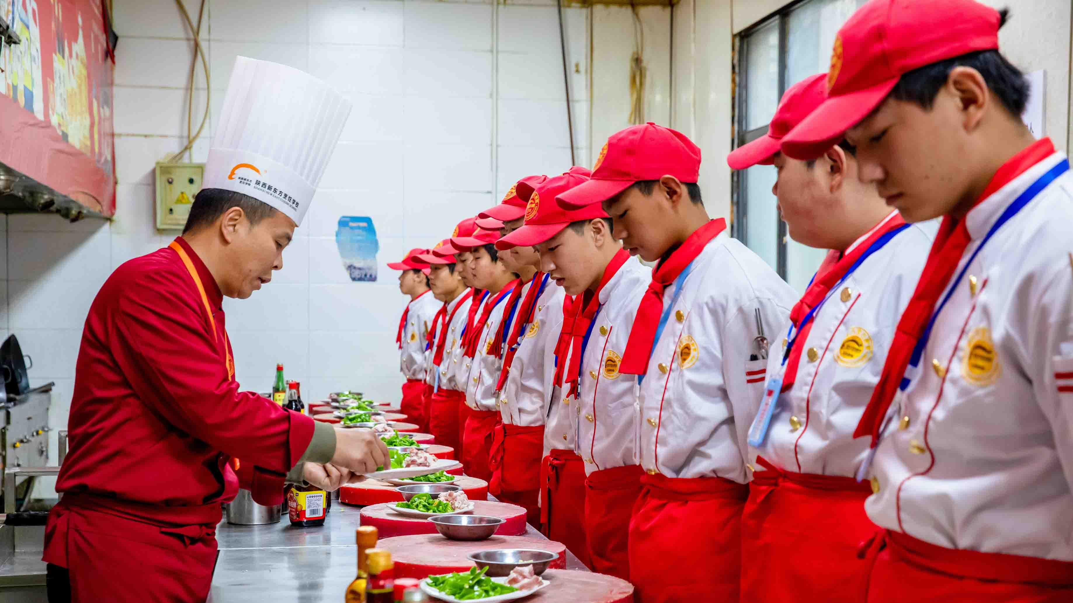 孩子成绩不好怎么办？选择一门实用技术，未来同样精彩！