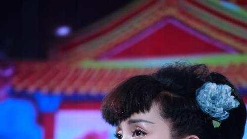 汤灿献唱亚洲卫视春晚经典曲目传递新春祝福