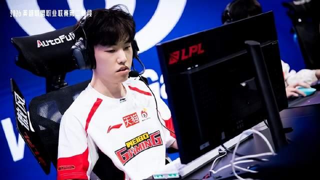 LPL常规赛战至白热化，赛程近半BLG迎战WBG，下路Elk大战Viper！