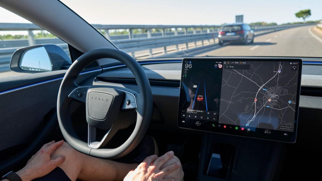 特斯拉FSD“用嘴控车”，都有什么优点和缺点