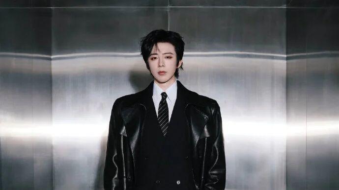 刘宇宁 0108 生日造型：山海气韵藏衣间，气场里尽是 “宇阔天高”