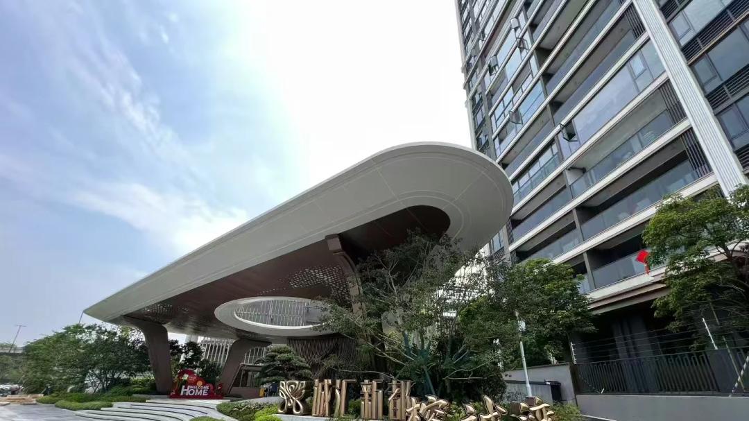 白鹅潭杀疯了！成交5年暴涨140%，还逆袭成广州楼市“流量一哥”！