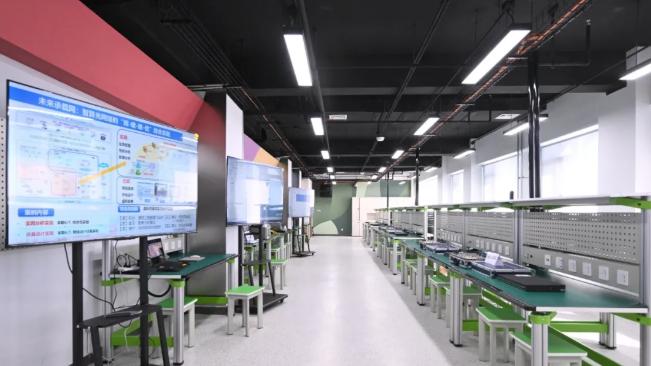 北京邮电大学好不好？科技春晚刷屏，数智教育硬核实力一文揭晓