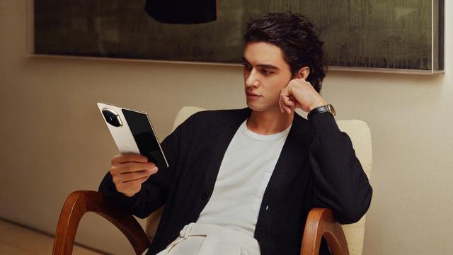 内存狂飙致手机普涨下的明智之选，华为Mate X7逆势封神太香了