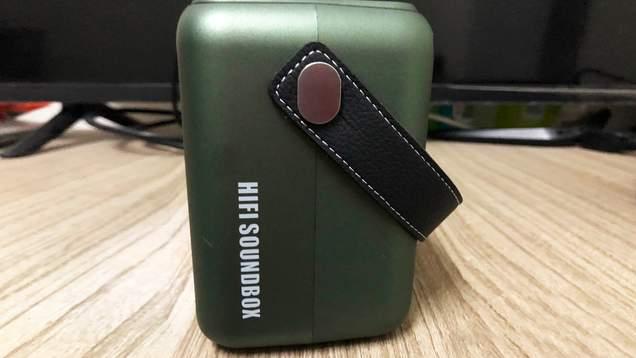 7英寸大屏加40W高功率组合，这款山水超级播放器，搭配话筒变移动KTV