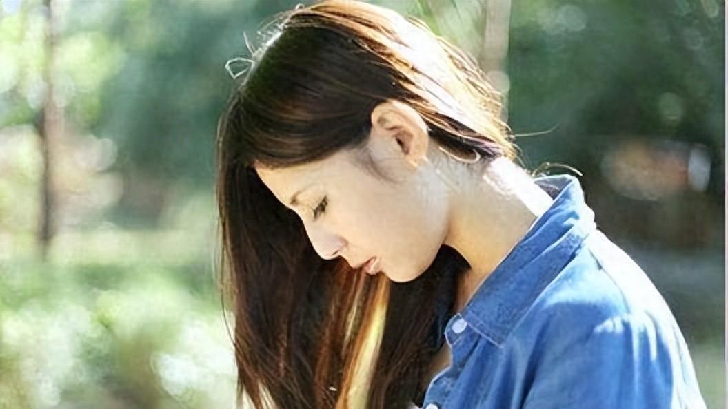 同学聚会他加我微信, 聊天时说暗恋我, 结果我陷入婚外情不能自拔