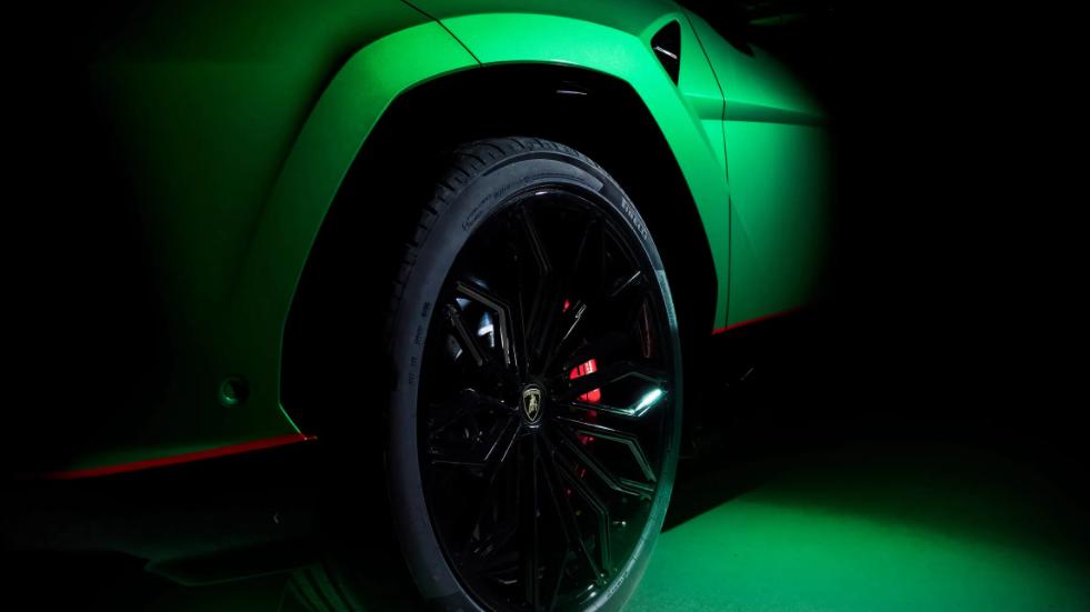 庆祝高定部门成立10周年，Urus SE特别版限量630台，爆发800匹马力
