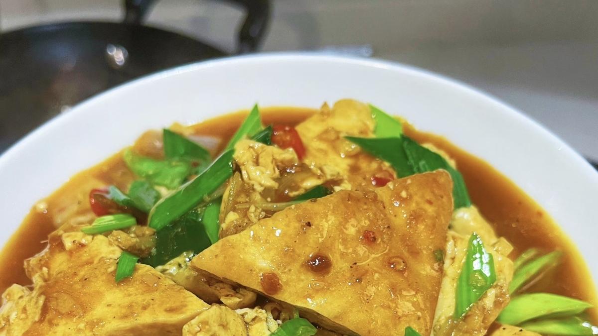 成本不到五块钱的蒜苗烧烤豆腐，端上桌直接被抢光