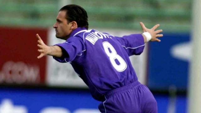 卡佩罗口中给罗纳尔多都不换的神锋，却孤立劳尔，还跟巴蒂不兼容