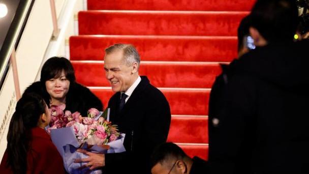 特朗普杠上“八国联军”，怒甩关税自我阉割，或给中国新机会