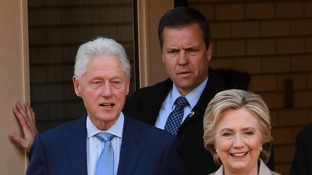 克林顿夫妇“举起白旗” 将就爱泼斯坦案赴国会作证