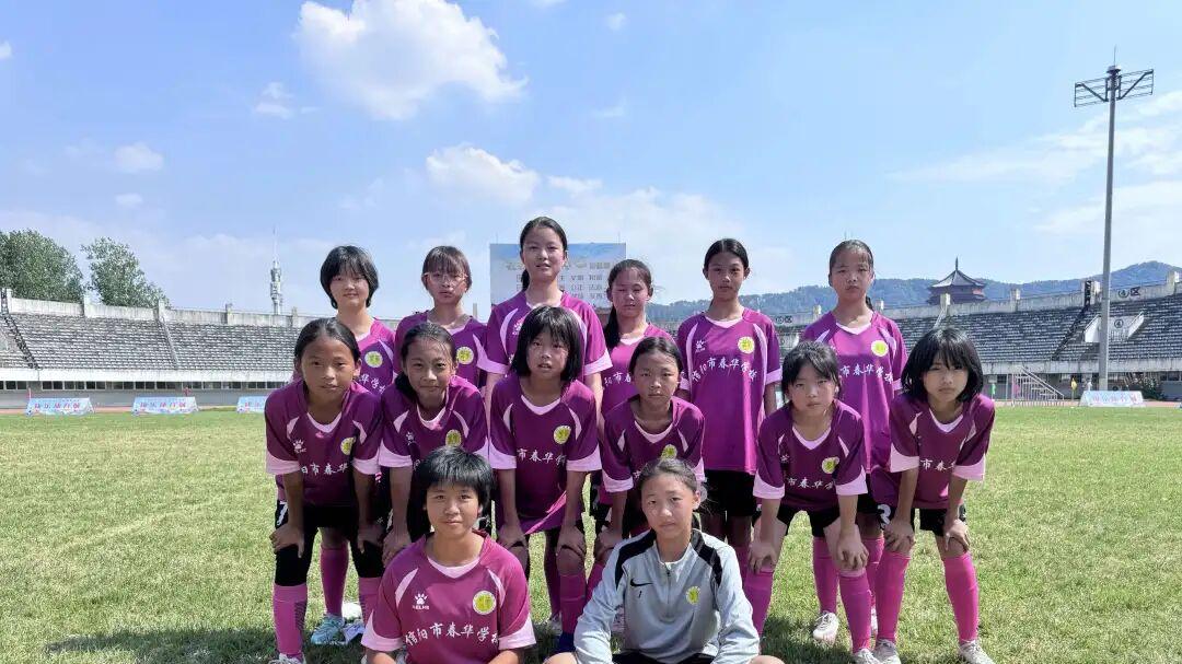 信阳市春华学校女子足球队勇夺2026年市长杯冠军