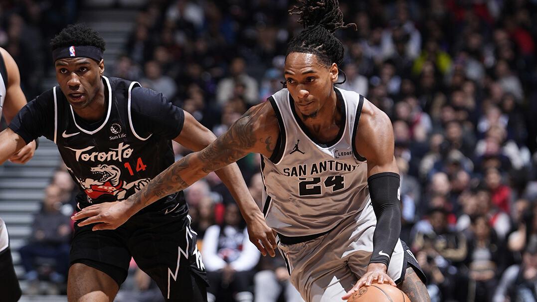 15分大逆转，豪取10连胜！马刺高居西部第二，只落后雷霆2个胜场