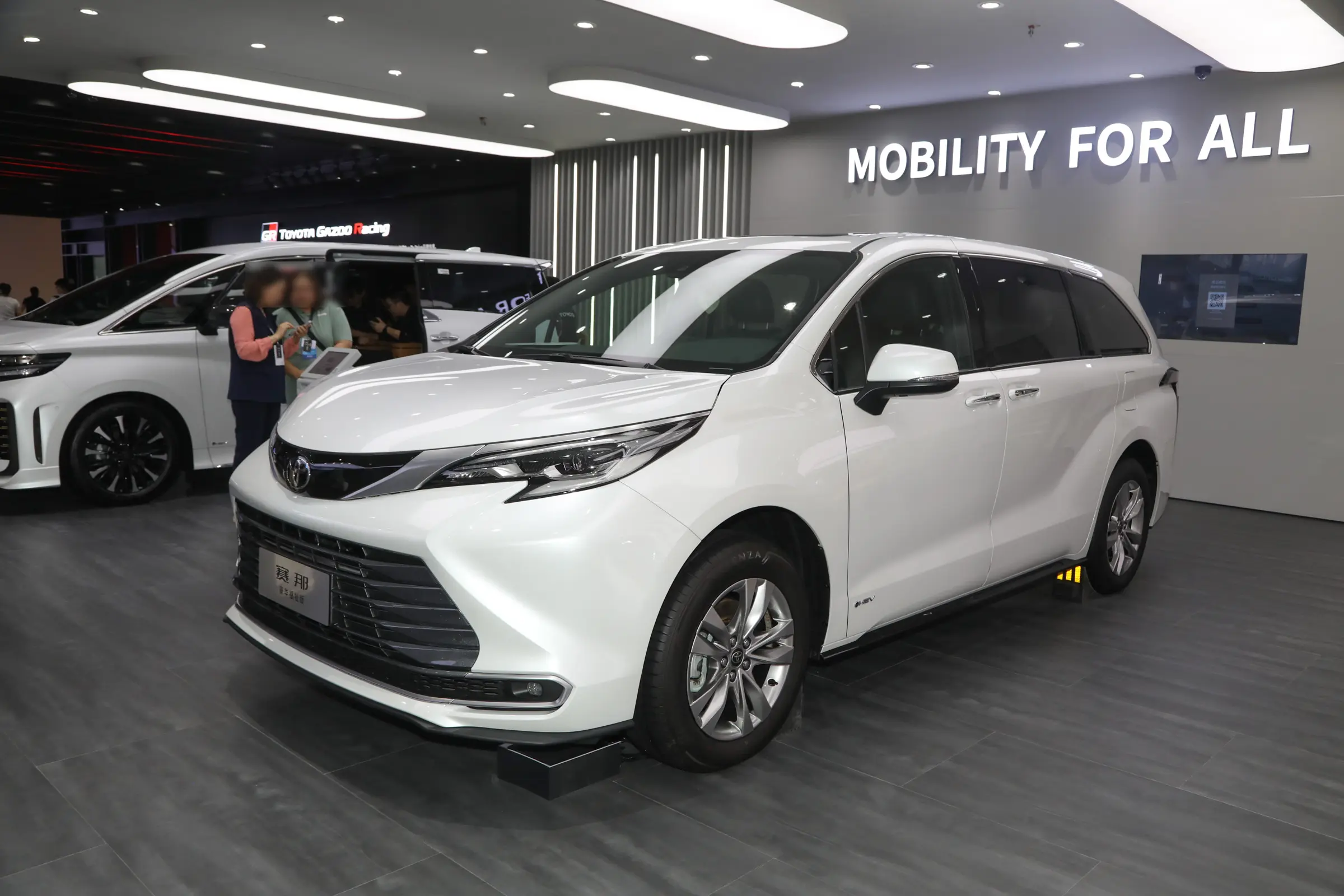 9133辆，月销量不降反升！“老呼噜棒子”丰田赛那为何越卖越好？